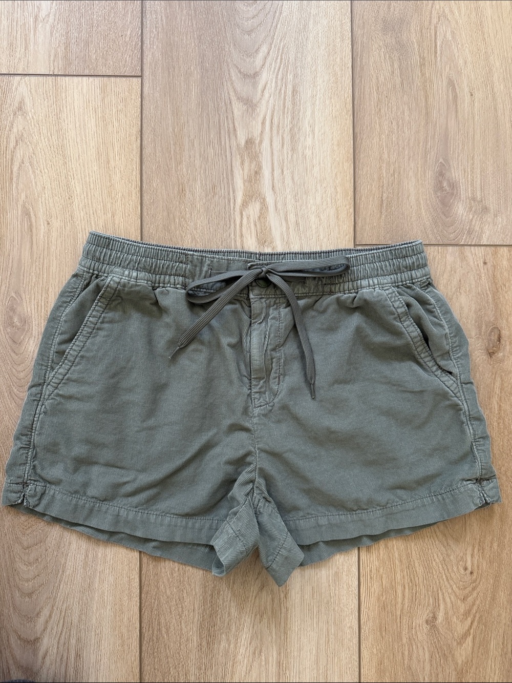 American Eagle Outfitters Olive Drawstring Casual Shorts Size Small